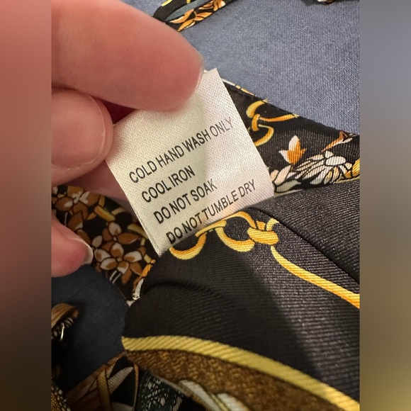 Princess Polly Floral Black Gold‎ Satin Scarf Top Cropped Tank Size 2 NWOT - Picture 9 of 9